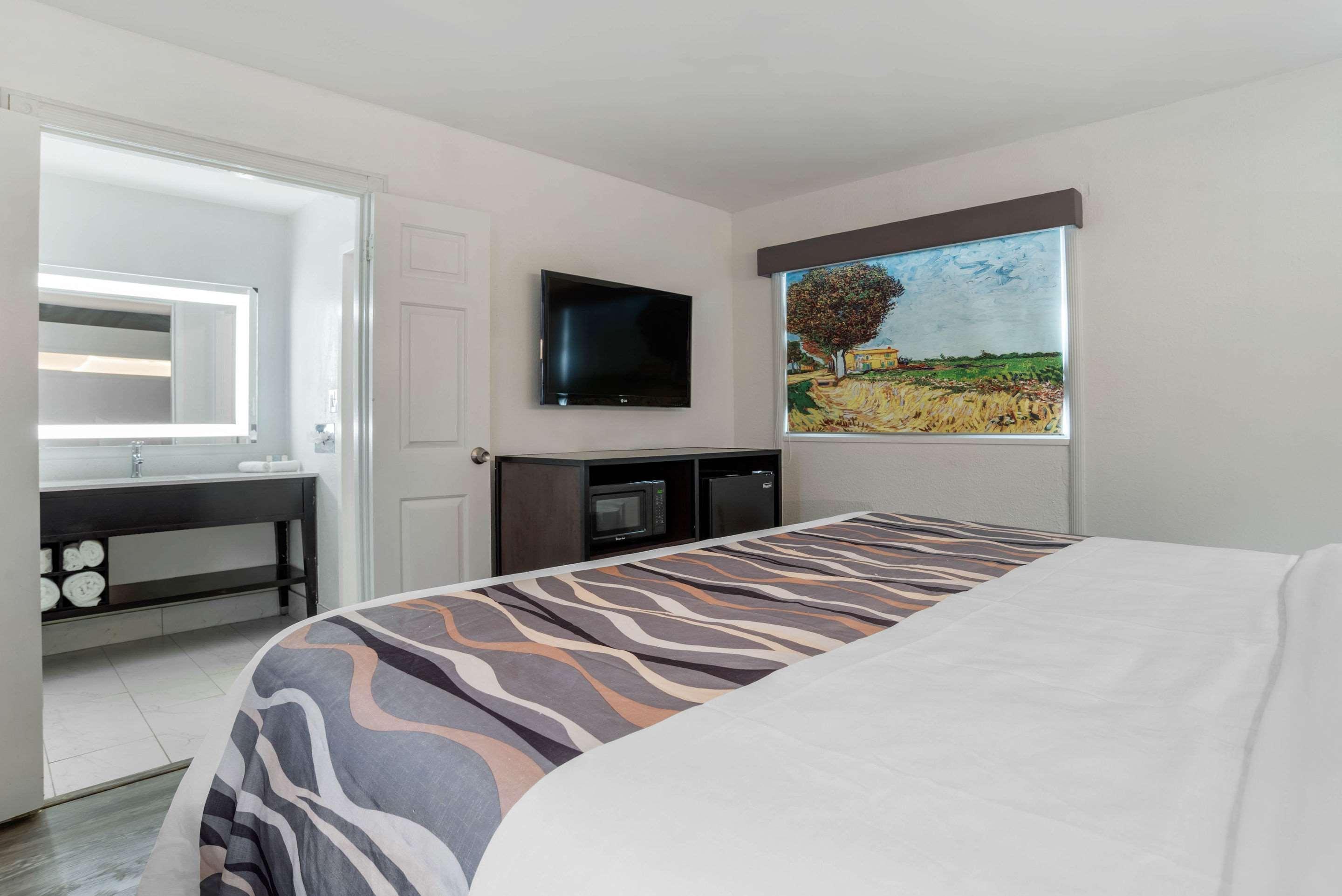 Baymont By Wyndham Montgomery Al Εξωτερικό φωτογραφία
