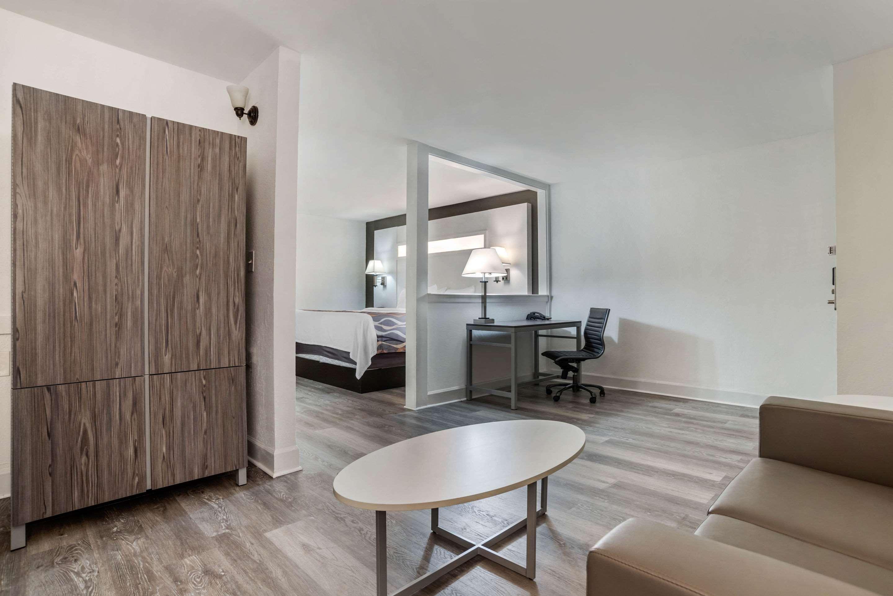 Baymont By Wyndham Montgomery Al Εξωτερικό φωτογραφία