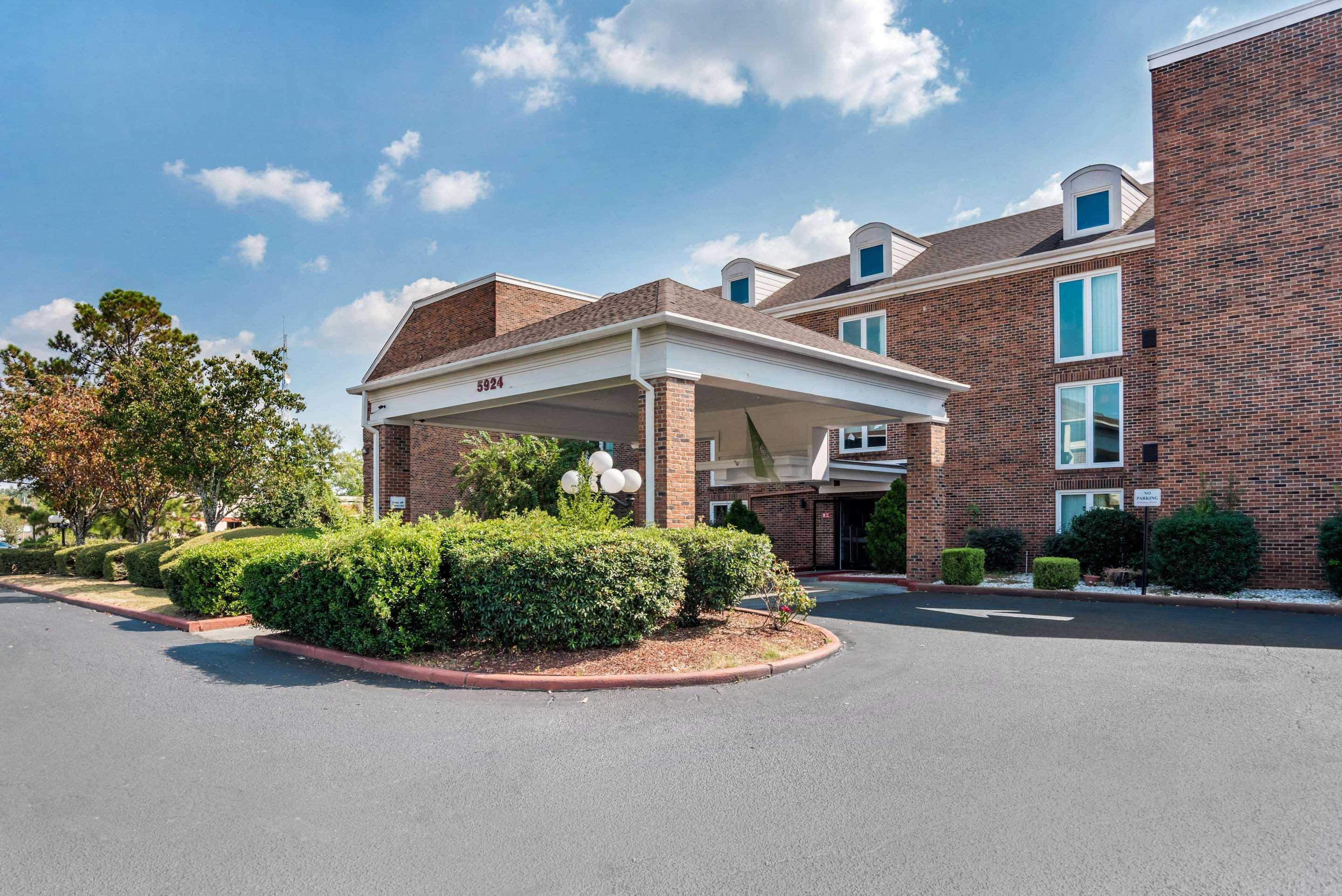 Baymont By Wyndham Montgomery Al Εξωτερικό φωτογραφία