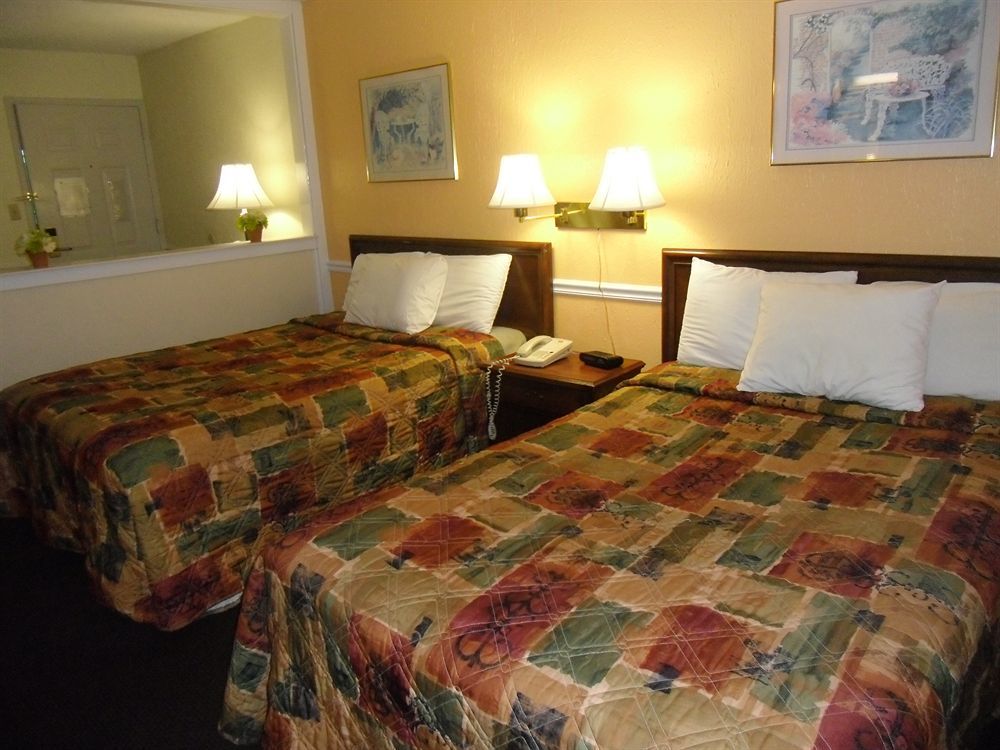Baymont By Wyndham Montgomery Al Εξωτερικό φωτογραφία