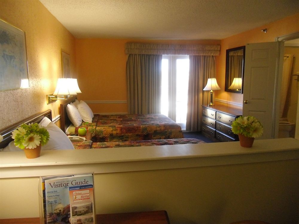 Baymont By Wyndham Montgomery Al Εξωτερικό φωτογραφία