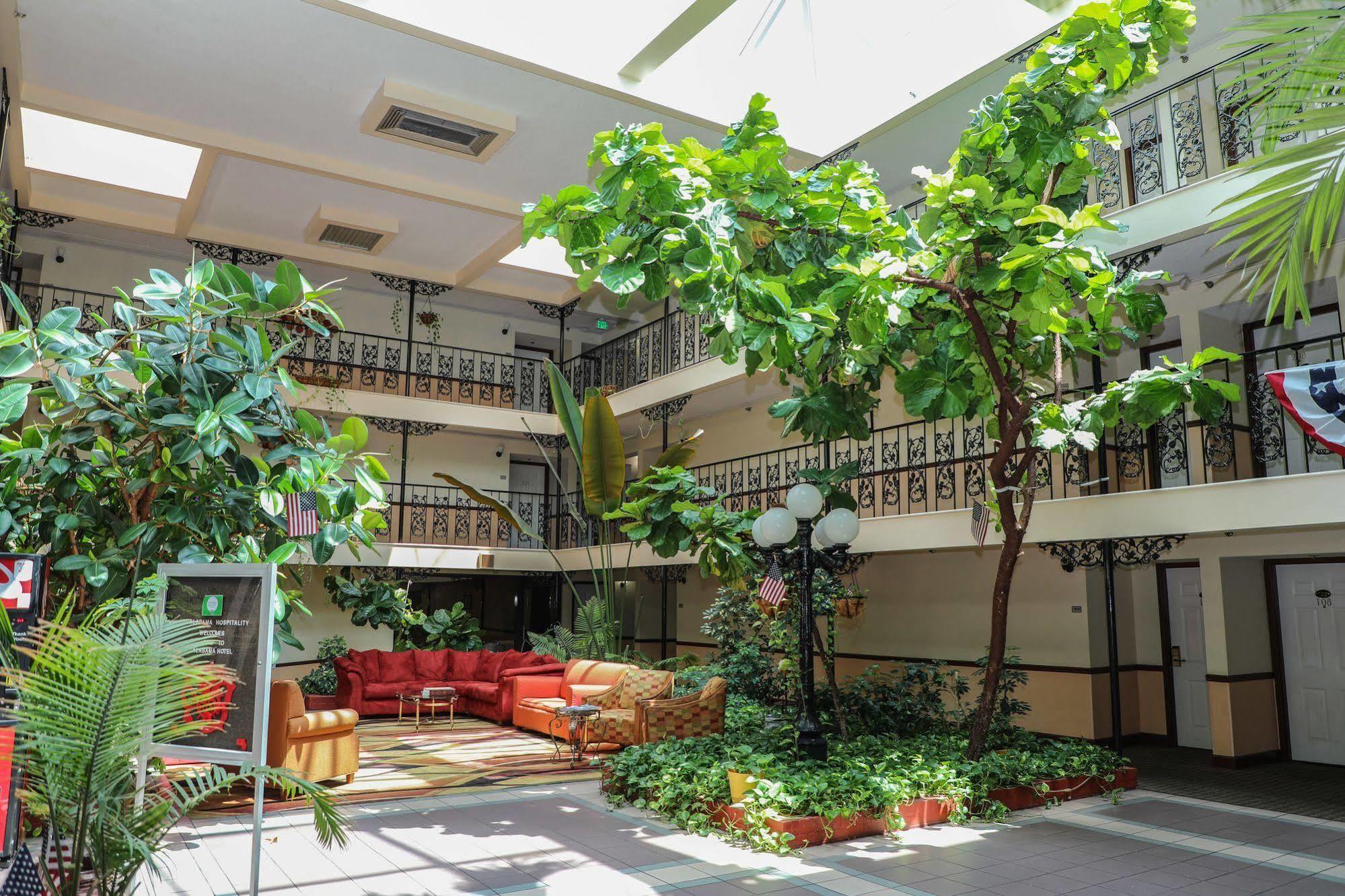 Baymont By Wyndham Montgomery Al Εξωτερικό φωτογραφία